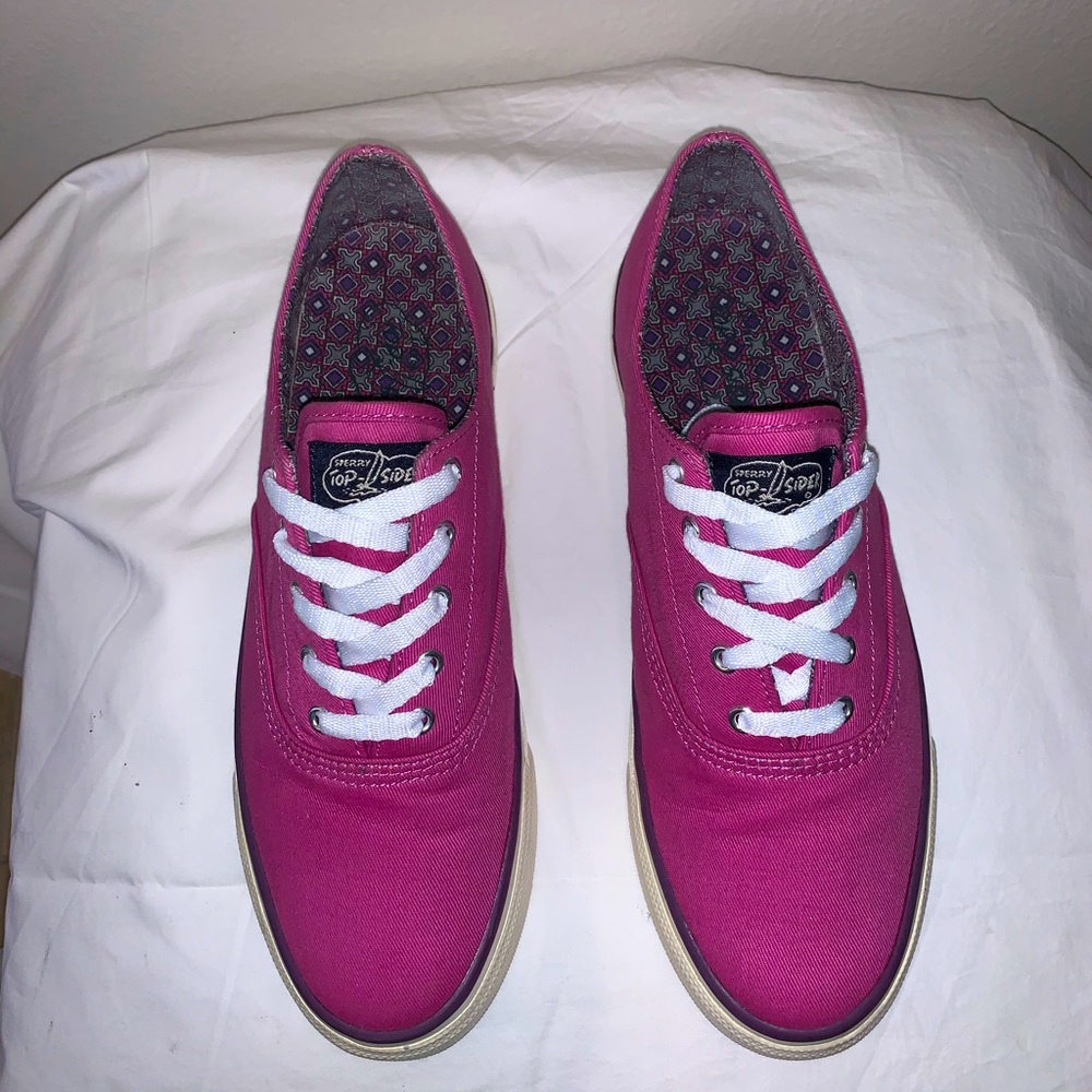 Sperry Top Sider Womens Canvas Sneakers. Light Plum. Very Good condition. Size 8
